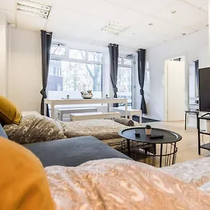 Spacious Two Br Close To Stadtpark And Street Parking Apartment Hamburg